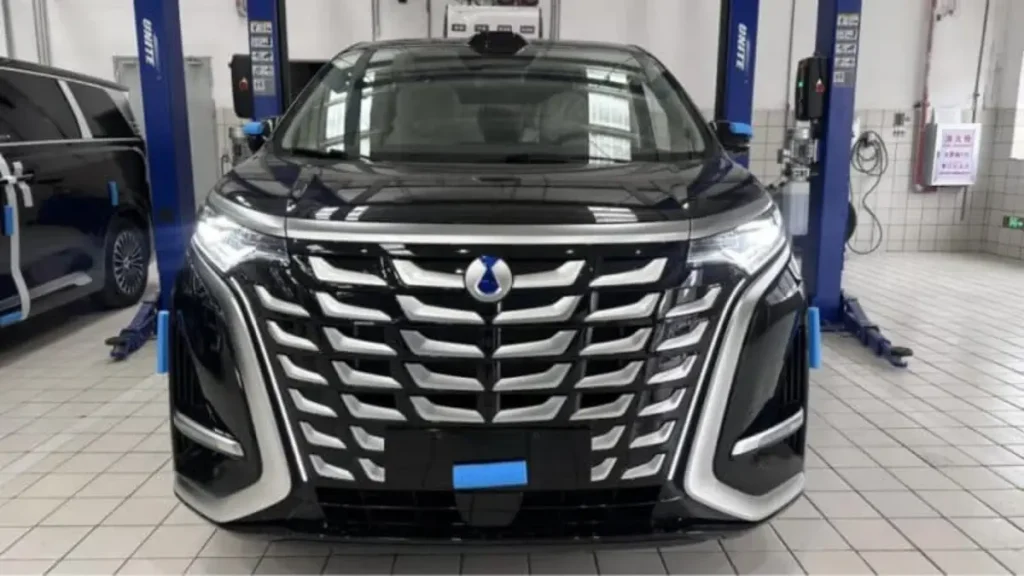 2025 Denza D9 DM-i minivan